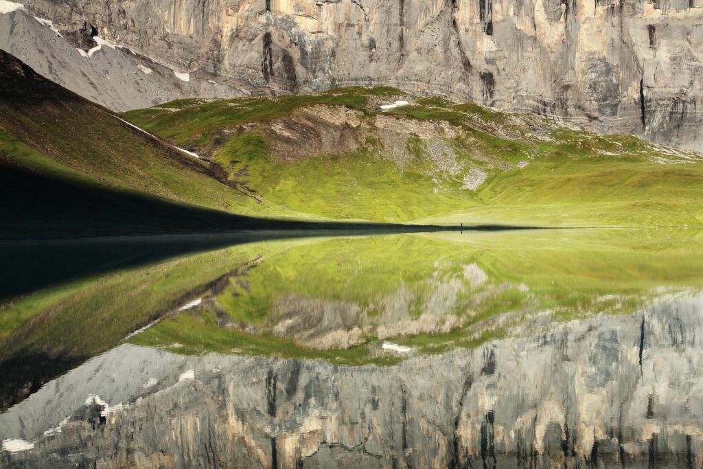 Reflecting in Shadows reflet anterne silhouette fiz