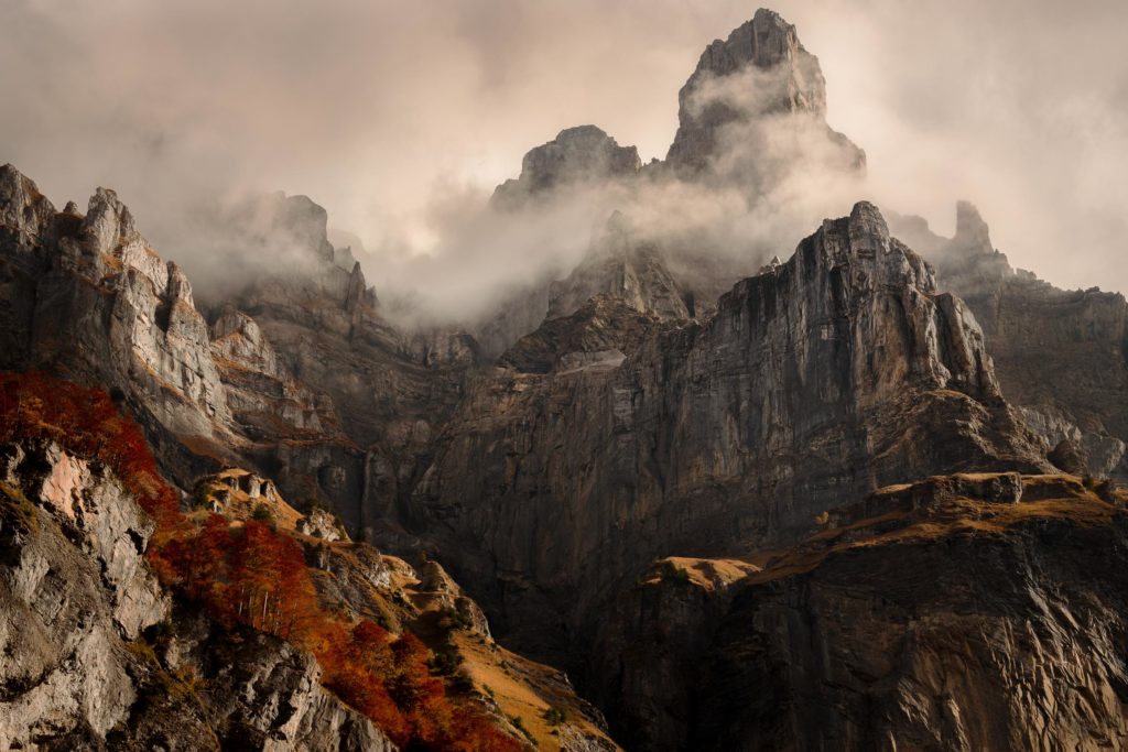 D'autres variations avec plus ou moins de denoising et mon image tout à gauche haut-giffre-cirque-fer-a-cheval-automne-sanctuaire