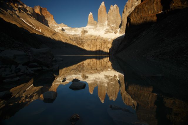 patagonie-torresdelapaine-las-torres-reflet-lago-torre