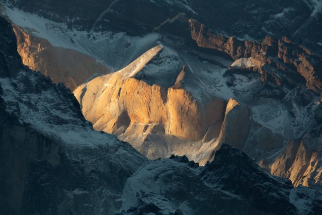 patagonie-detail-roche-cuernos-torresdelpaine