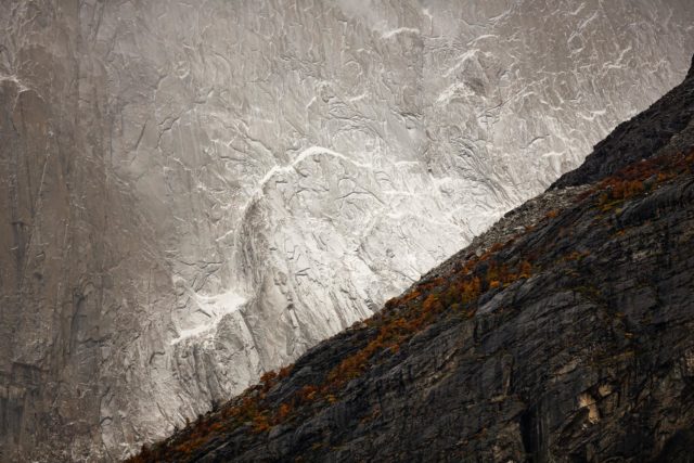 patagonie-texture-torresdelpaine-cuernos-roche-details