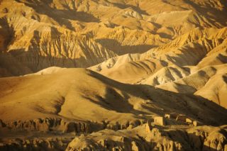 mustang lo mantang jaune desert ruine